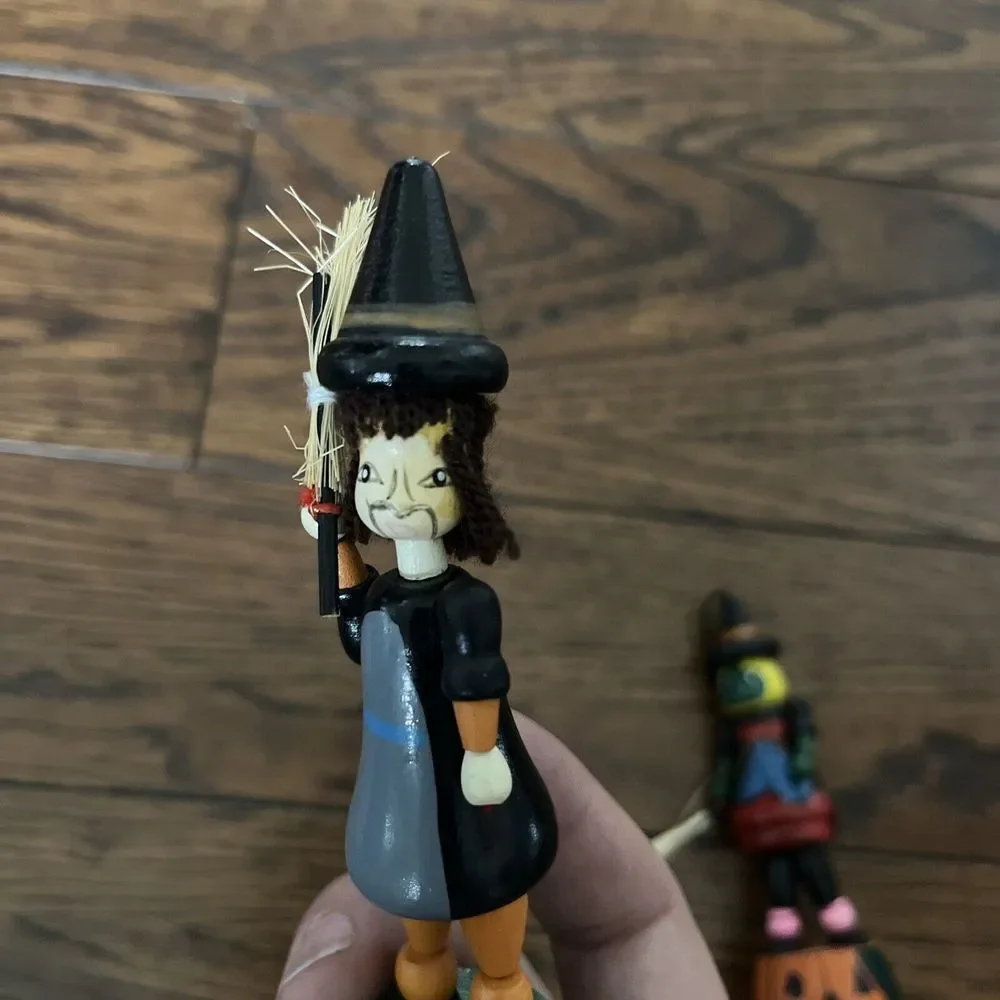 2 Vtg‎ Halloween Wood Push Button Collapsible Puppets Toys 2 Witches